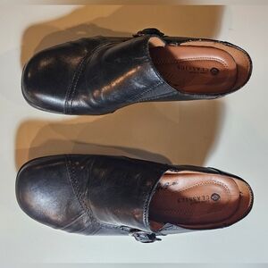 Earth Origins Black Mules with Classic Design